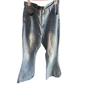 AKIRA Light Wash Flare Leg Bell Bottom Jeans Denim Casual Everyday Streetwear 32